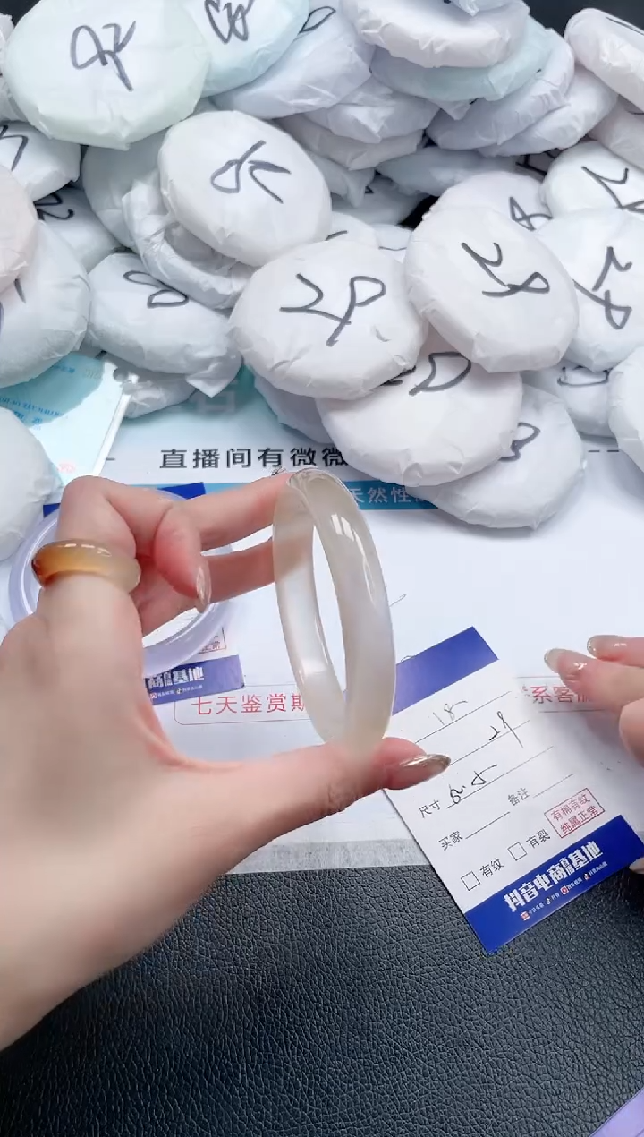 【闪购商品】石英质玉手镯未镶嵌17J18-62