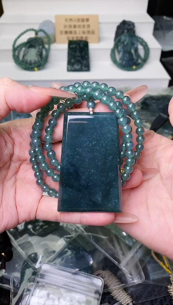 颈饰未镶嵌翡翠 