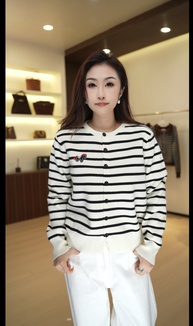 7627秋冬套头圆领卡通刺绣条纹时尚打底针织衫