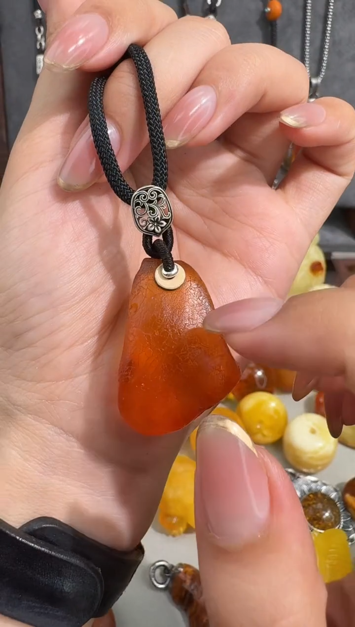 未镶嵌琥珀裸石琥珀