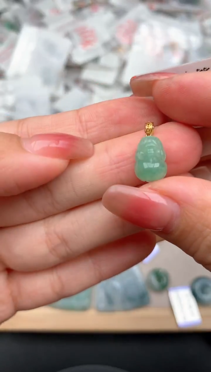 18K金镶嵌挂件翡翠一