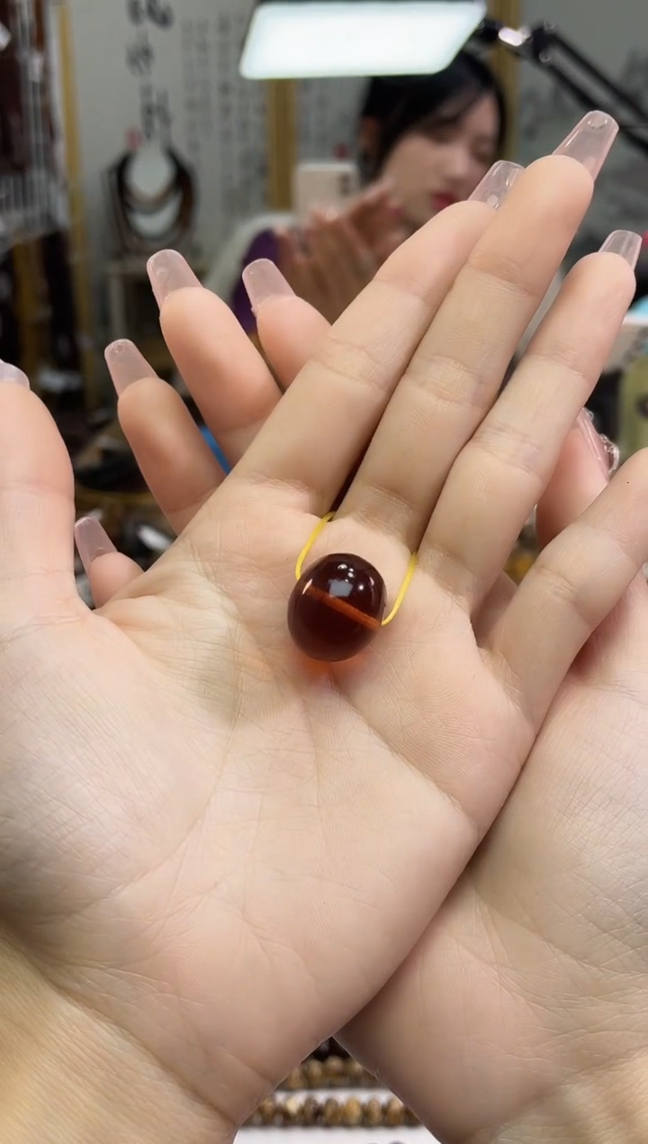 【闪购商品】琥珀裸石未镶嵌18+血珀单珠