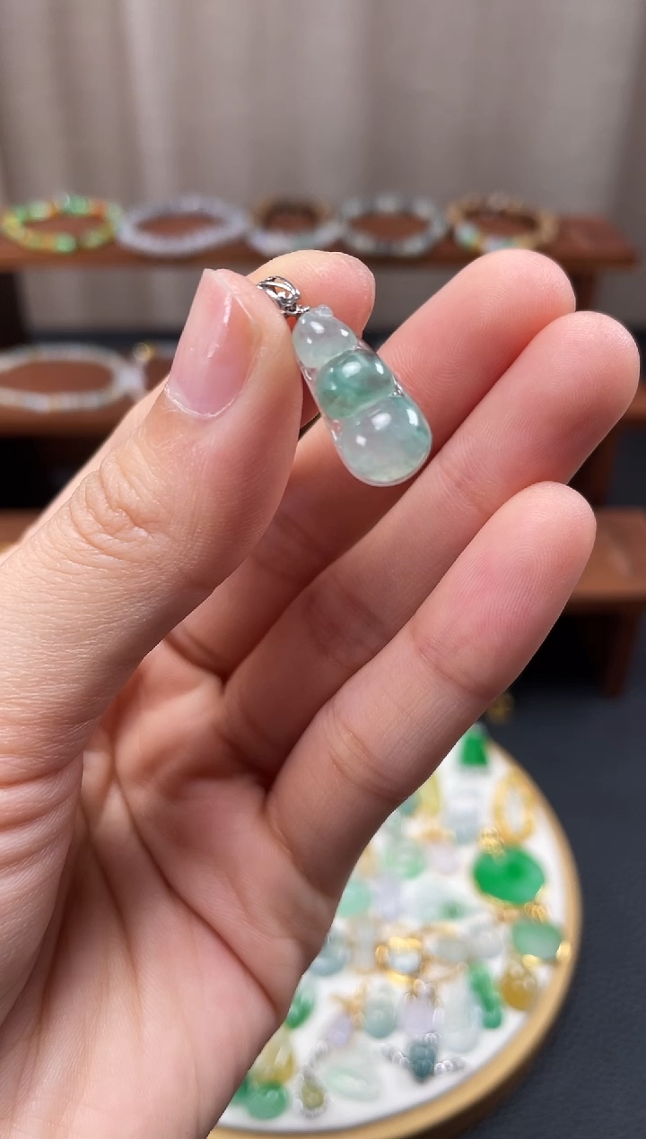 【闪购商品】翡翠吊坠(不含链)18K金镶嵌一个   JK162