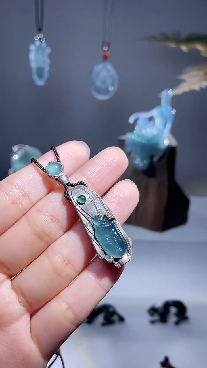 颈饰未镶嵌翡翠挂件