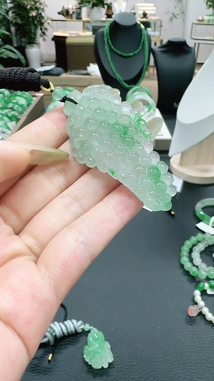 未镶嵌1石英质玉（非洲翠）/0413