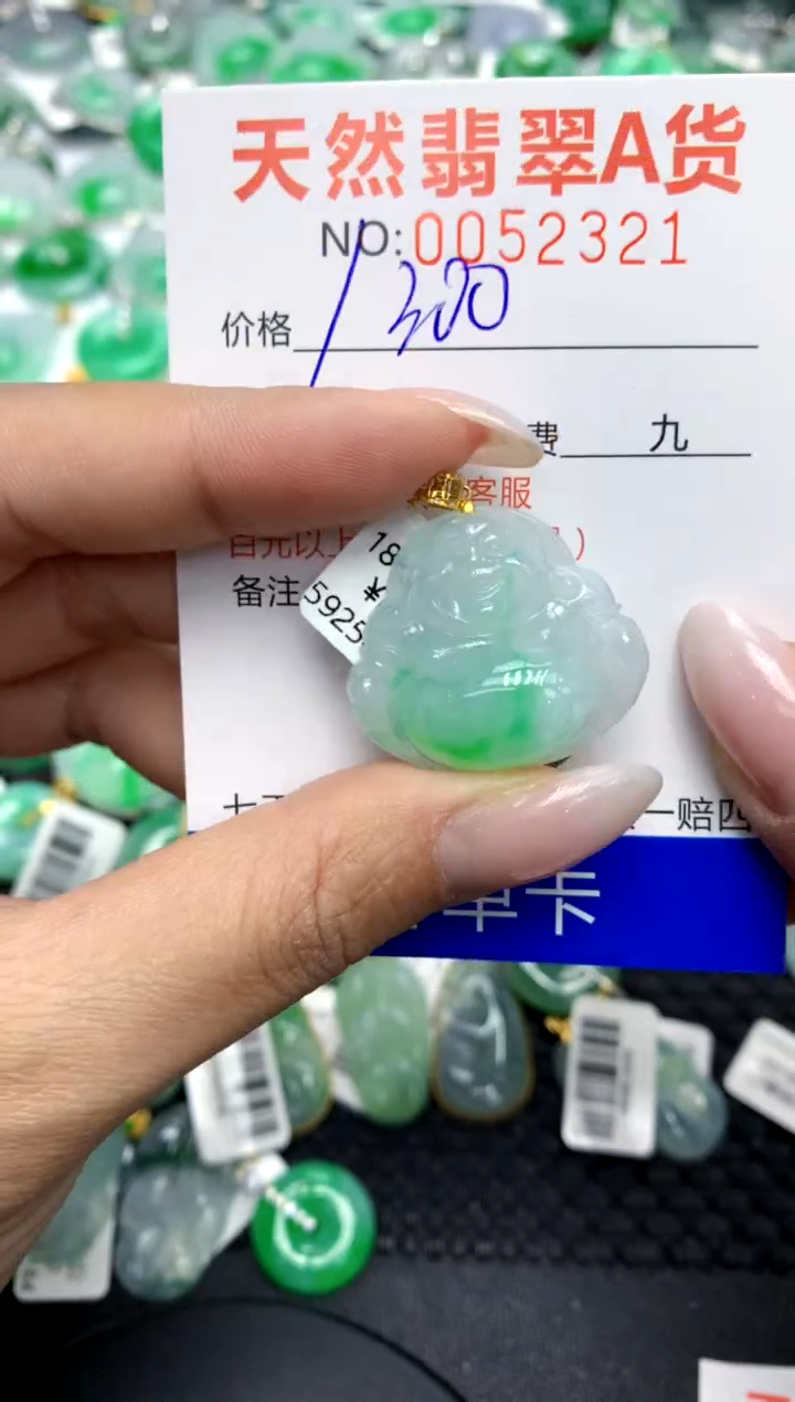 翡翠18K金镶嵌颈饰11111111111111