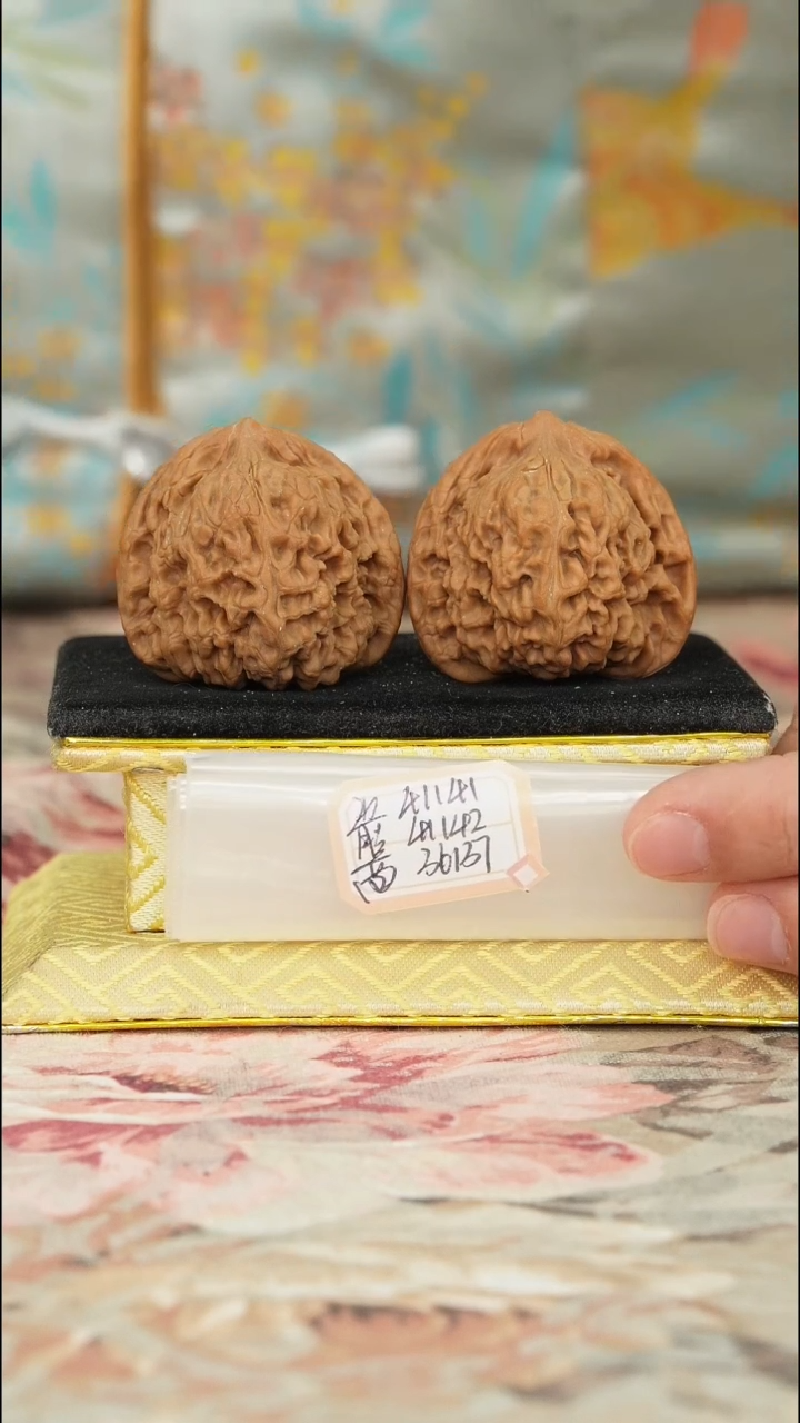 【闪购商品】文玩核桃把件赵喜满南将石