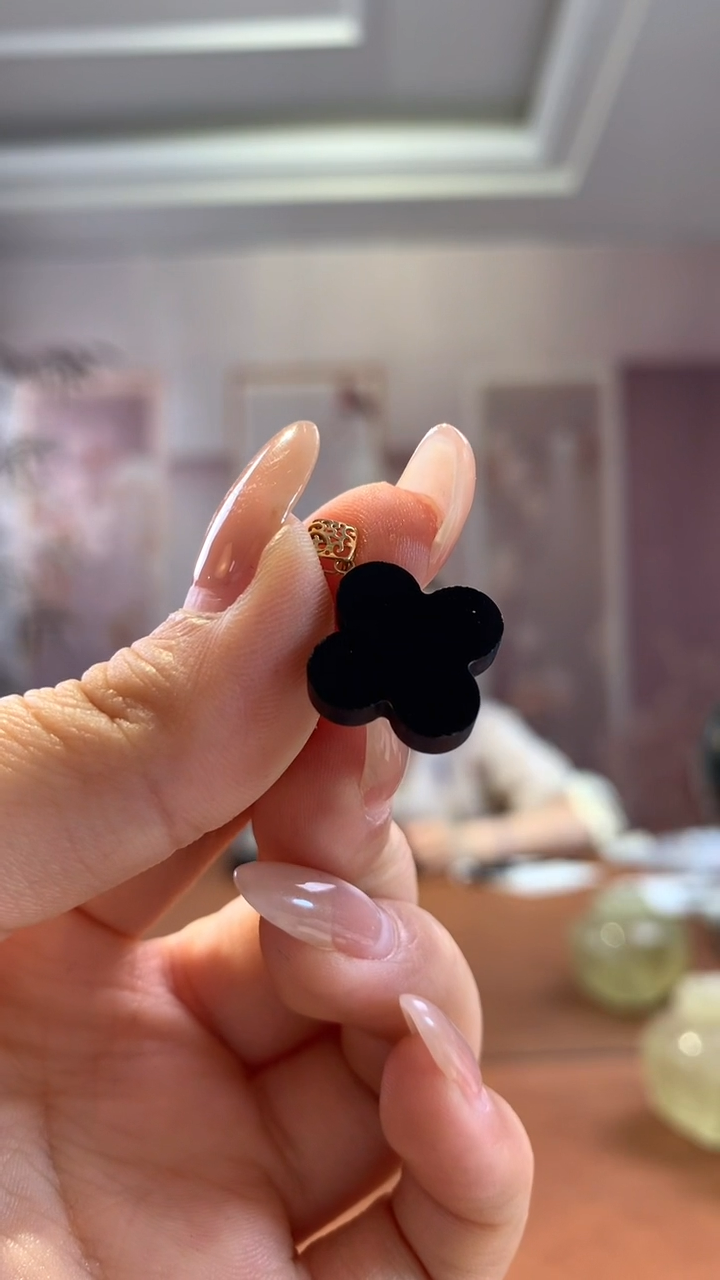 和田玉18K金镶嵌挂件墨玉四叶草