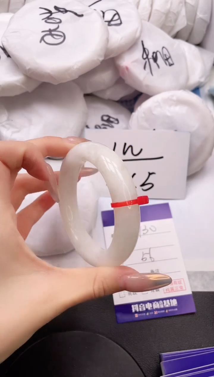 【闪购商品】和田玉手镯未镶嵌12K130-56