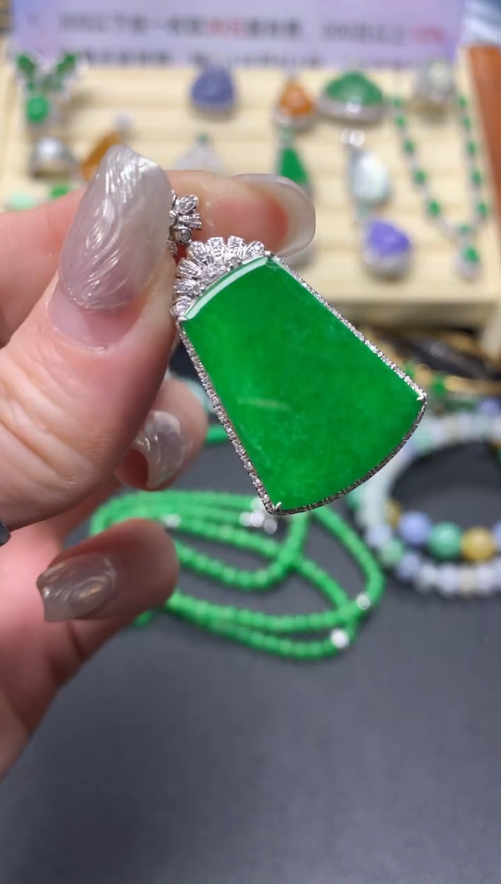 【闪购商品】翡翠吊坠(不含链)18K金镶嵌吊坠|8000+800