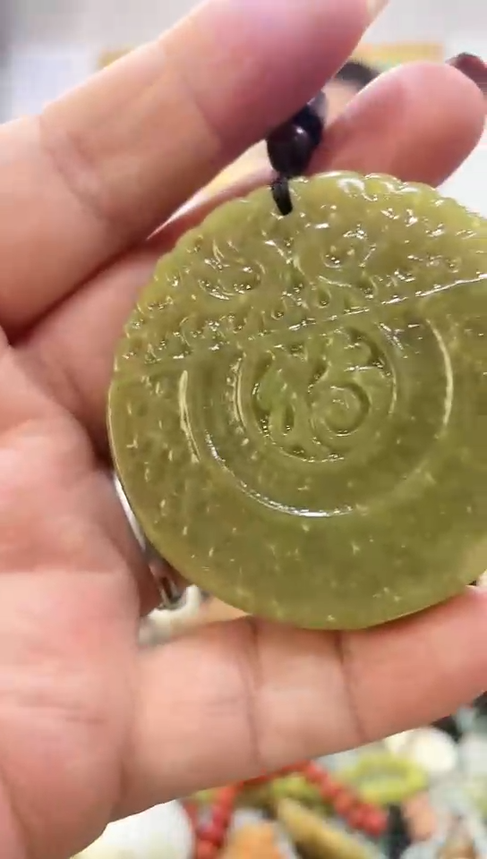 未镶嵌岫玉挂件 