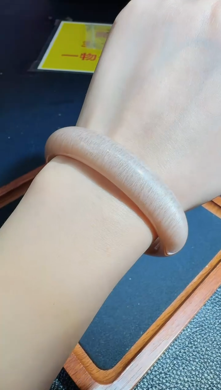 【闪购商品】日光石手镯未镶嵌发一件