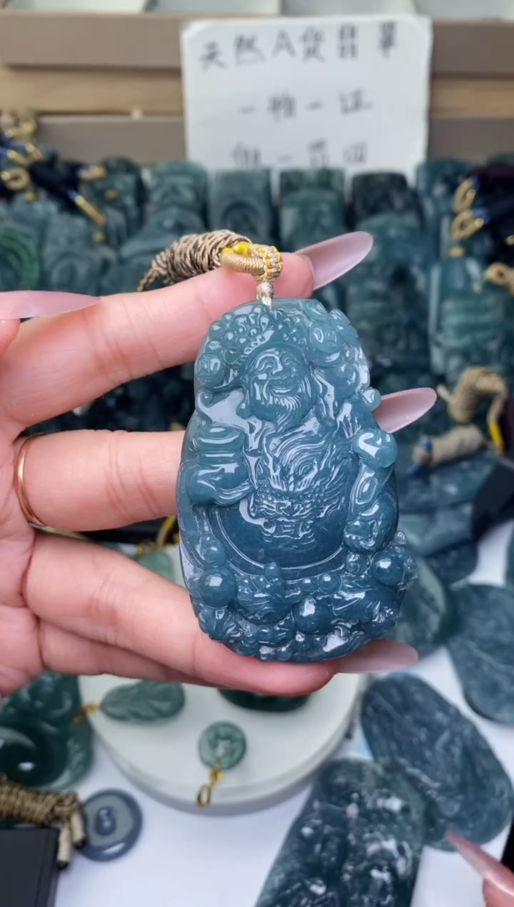 颈饰未镶嵌翡翠          