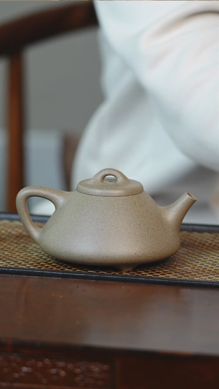 茶壶紫砂宝山青降坡 220cc 子冶石瓢