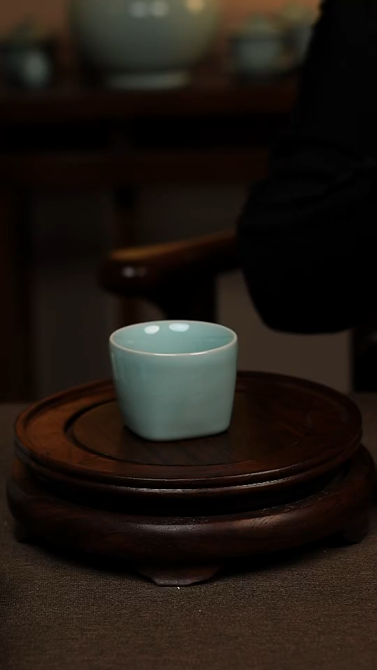 瓷片天青色天圆地方杯80ml微瑕不带礼盒