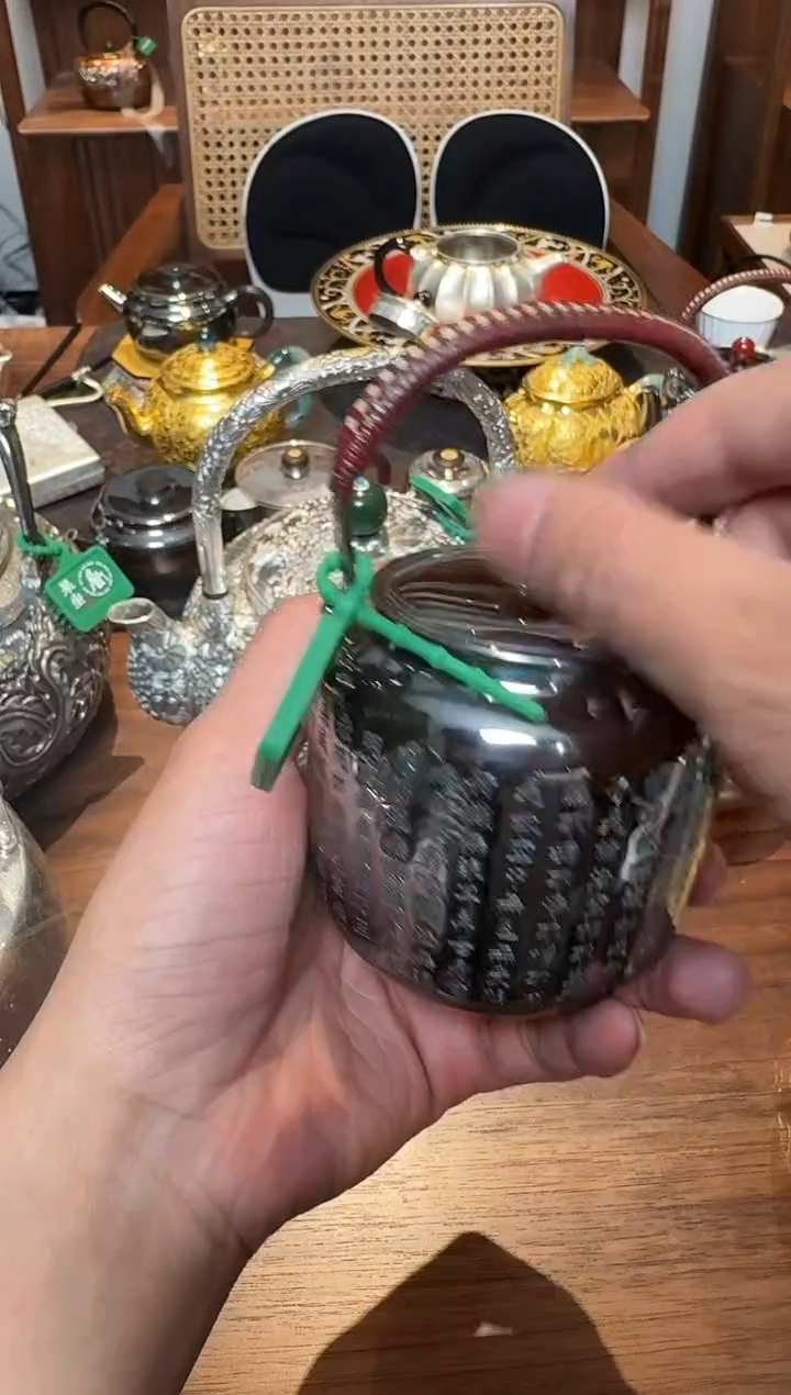 【闪购商品】呆坐 錾刻心经玄紫 提梁壶