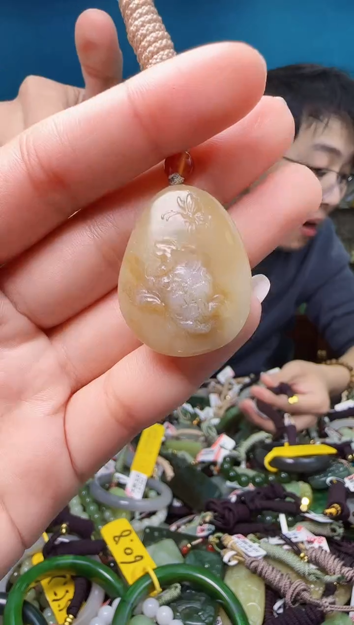 颈饰未镶嵌和田玉1