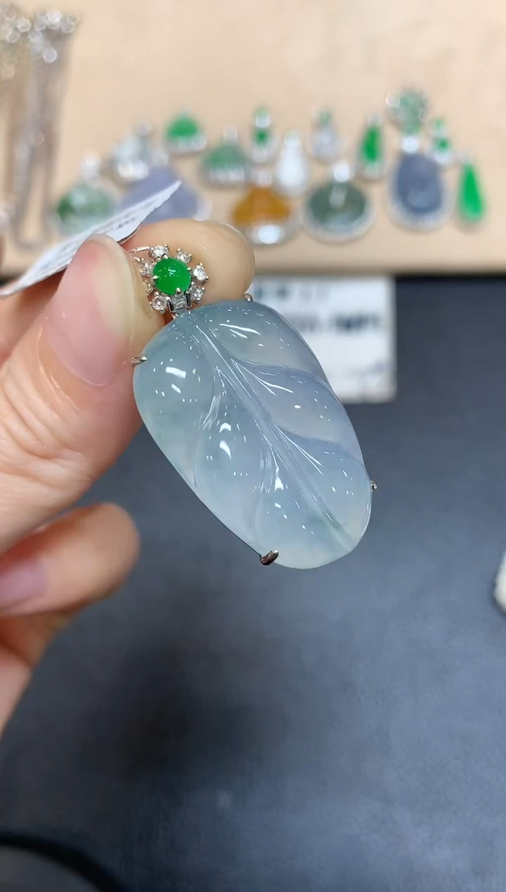 【闪购商品】翡翠颈饰18K金镶嵌树叶【无服务费