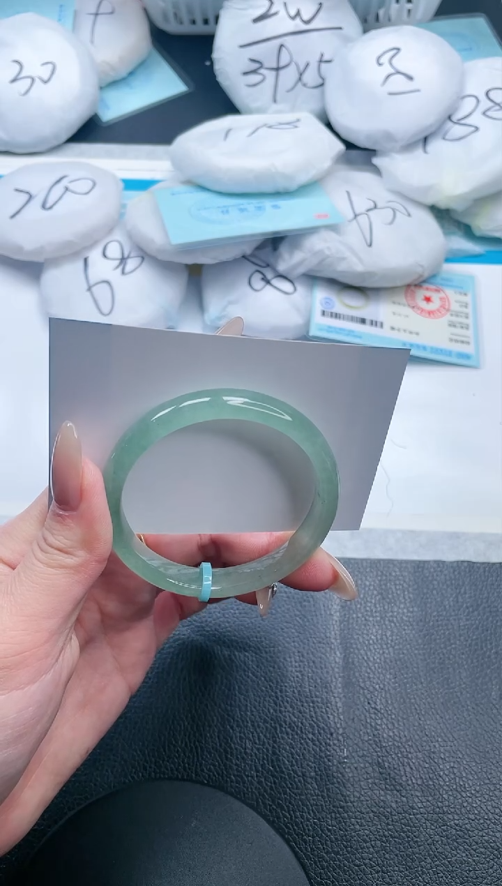 【闪购商品】石英质玉手镯未镶嵌19V317-52