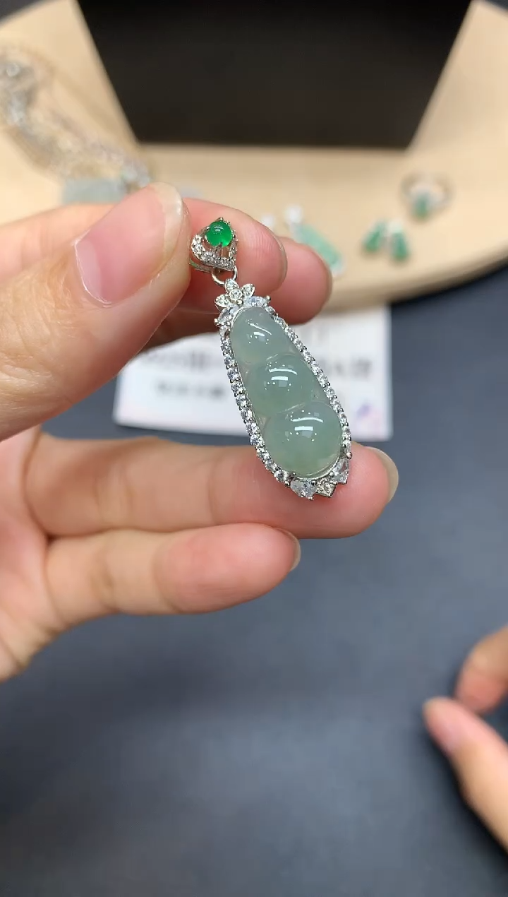 【闪购商品】翡翠吊坠(不含链)银S925镶嵌福豆【多样性发其一】