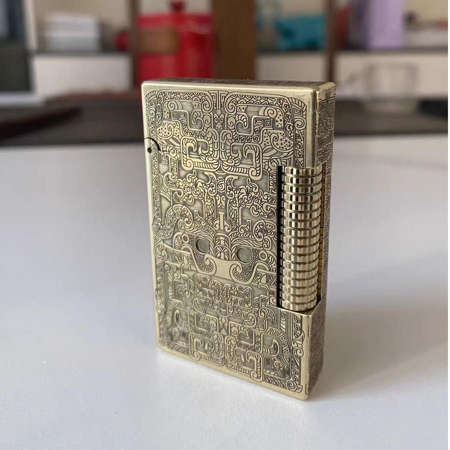 黄铜精雕夔牛纹朗声打火机 