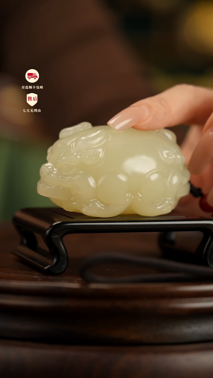 云南石竹叶青雕刻：双貔守禄貔貅把件摆件