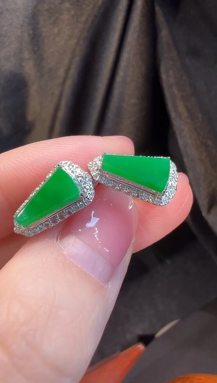 18K金镶嵌翡翠耳饰L6