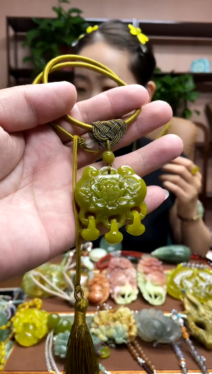 未镶嵌岫玉吊坠多样性发货发其中之一