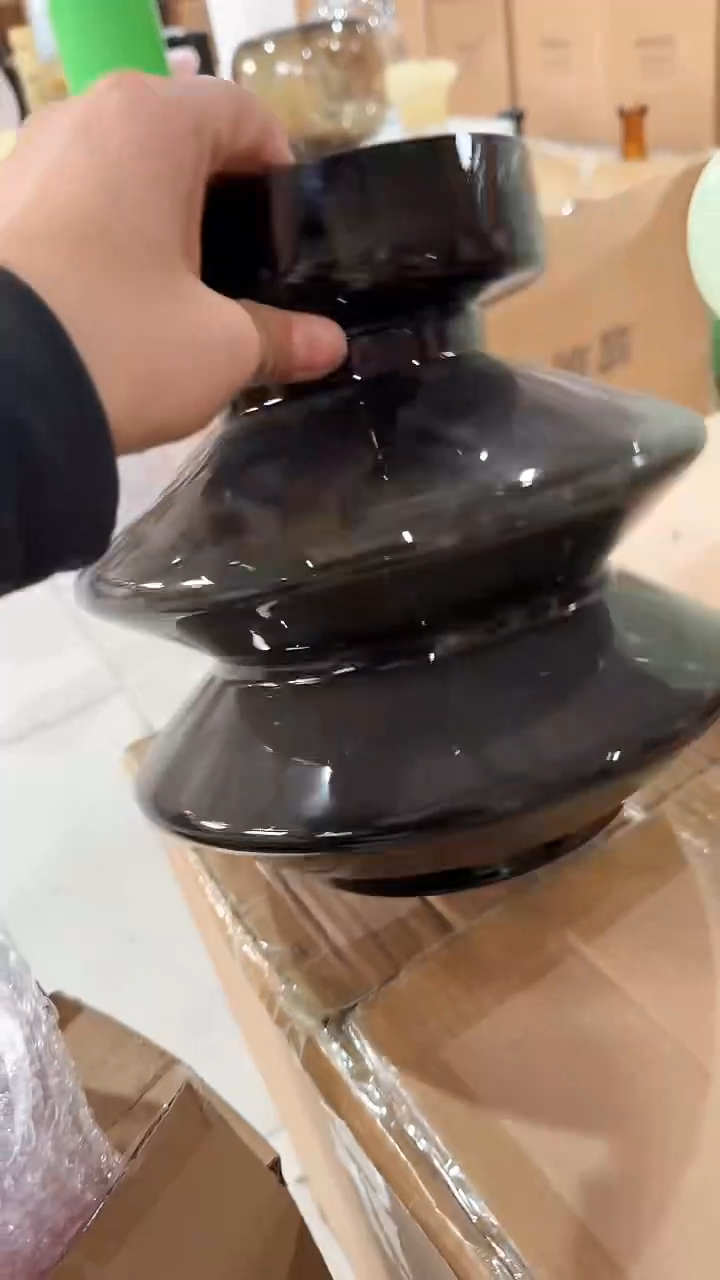 【闪购商品】玻璃黑色宝塔