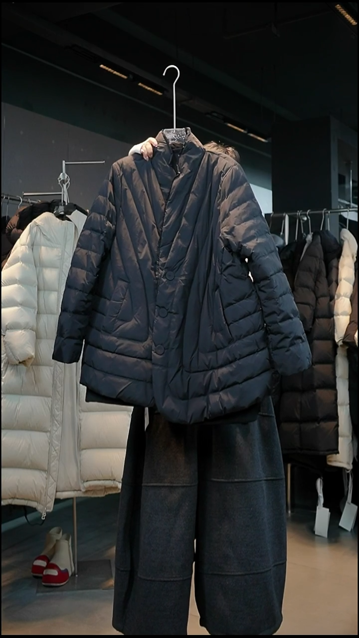 黑色羽绒外套黑色羽绒外套