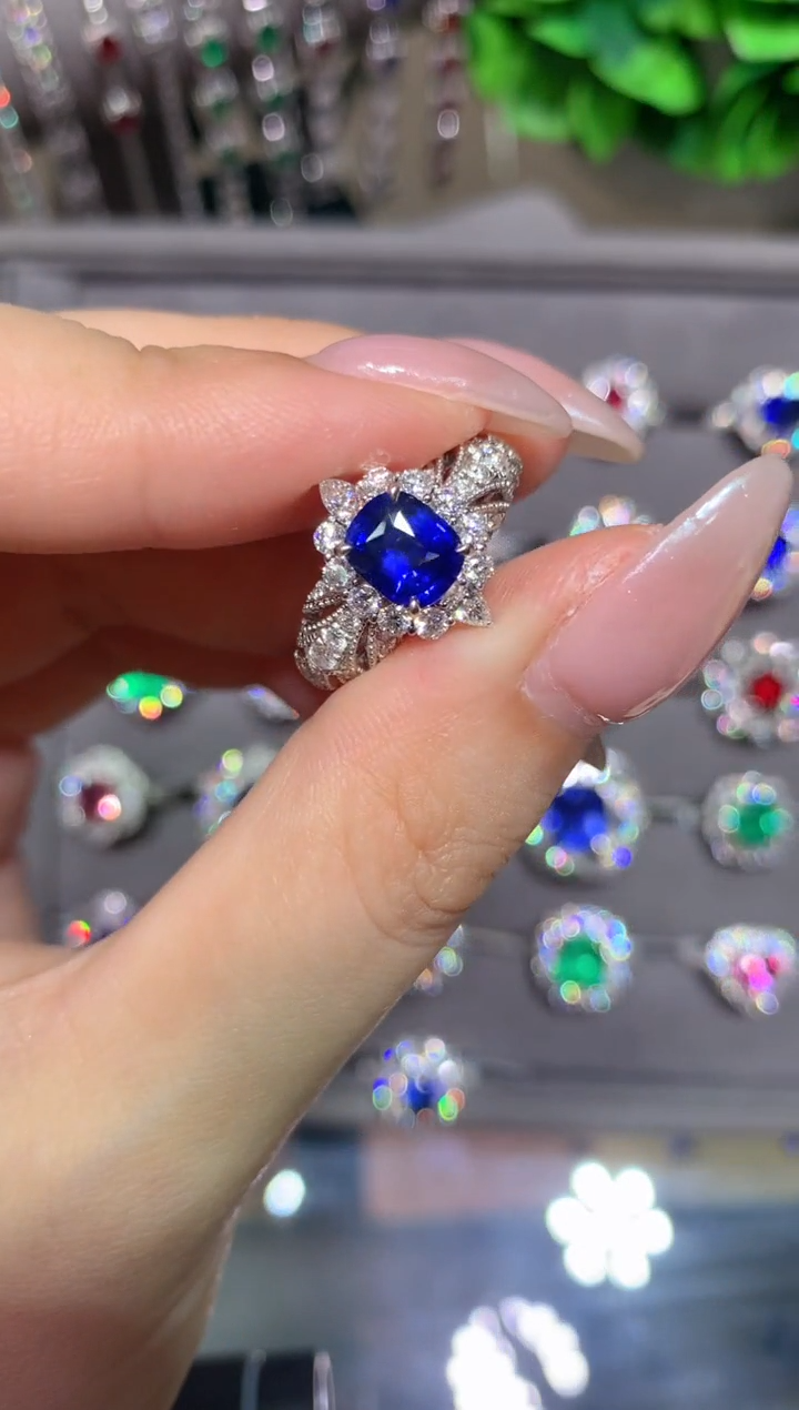 蓝宝石戒指18K金镶嵌1.8CT