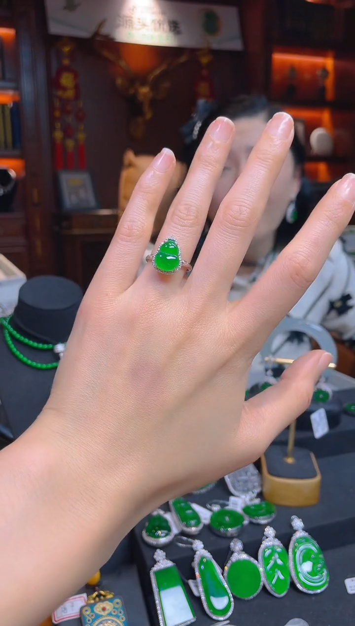 【闪购商品】翡翠戒指18K金镶嵌112108-天然A货翡翠葫芦戒指