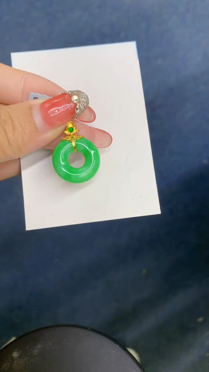 颈饰18K金镶嵌翡翠1