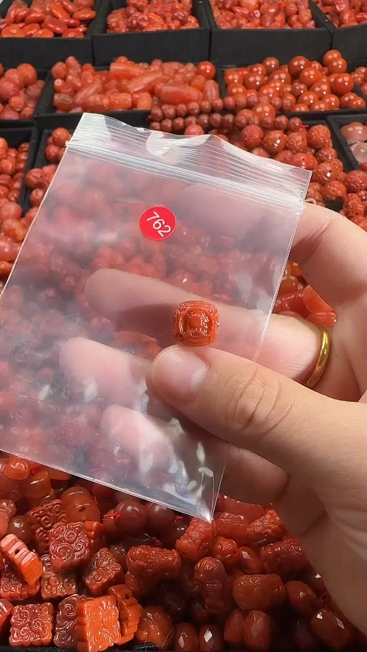 颈饰未镶嵌南红玛瑙1