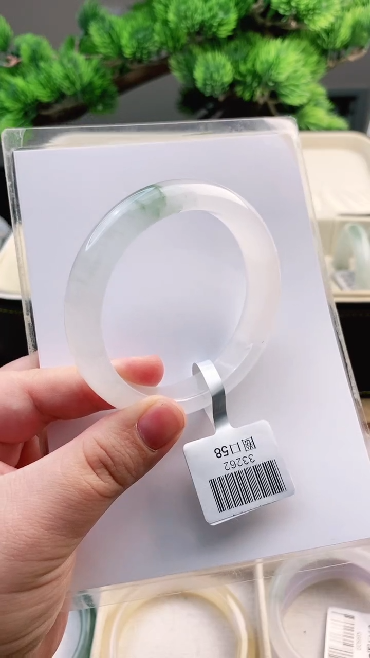 【闪购商品】石英质玉手镯未镶嵌58