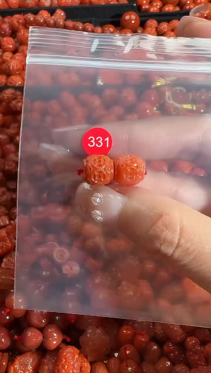 颈饰未镶嵌南红玛瑙1