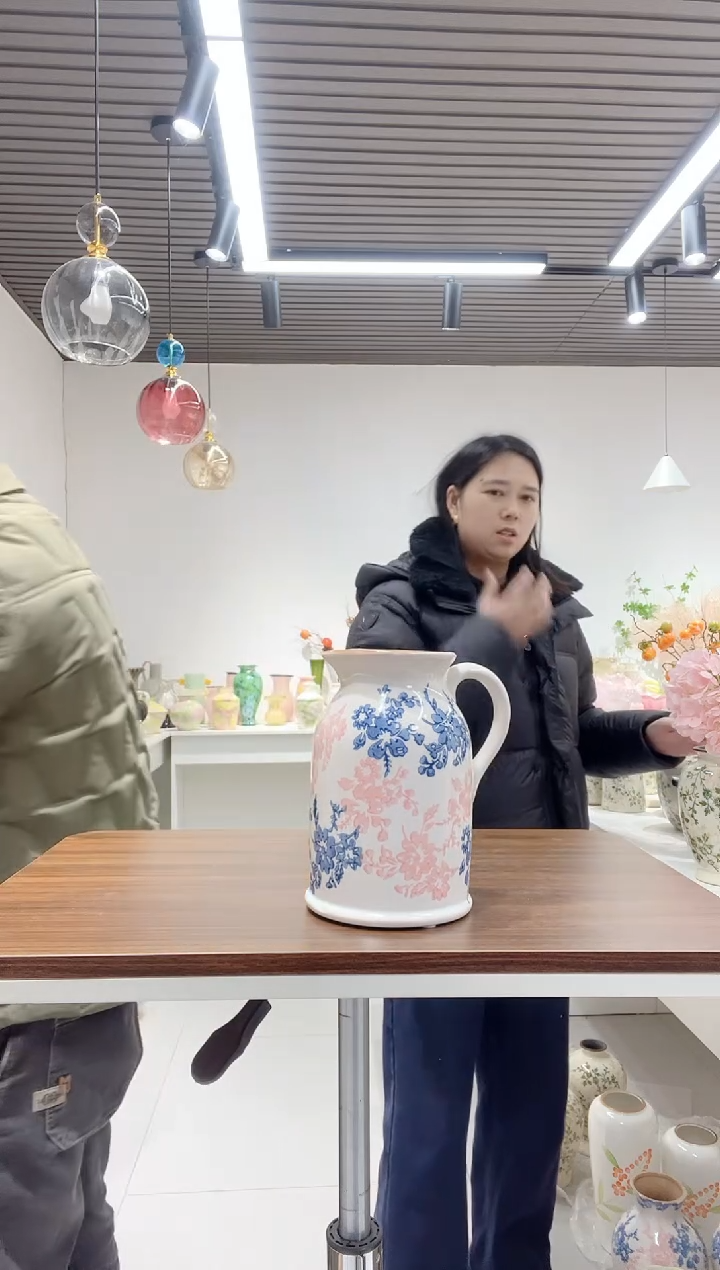 尾货清仓粉青花水壶