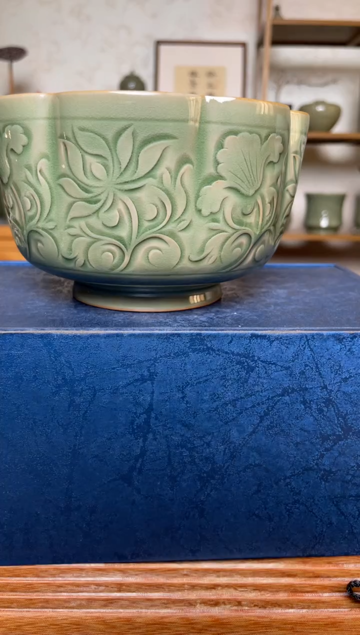 【闪购商品】其他46纯手工秘色莲纹花口建水