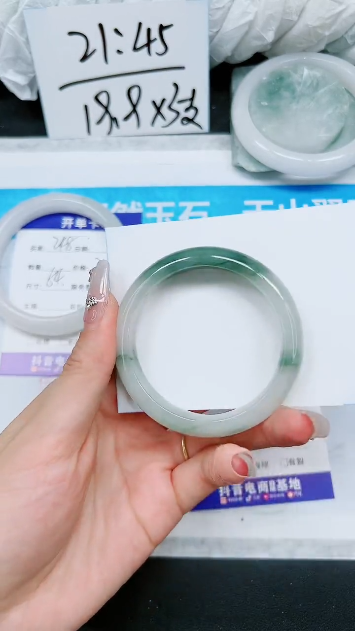 【闪购商品】石英质玉手镯未镶嵌A249-52/53