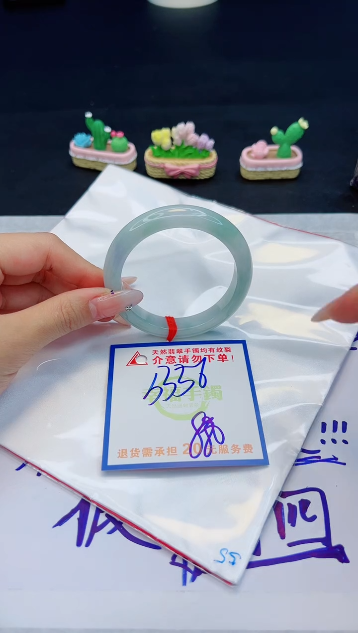 【闪购商品】翡翠手镯未镶嵌，质检证书图片色彩偏黑白