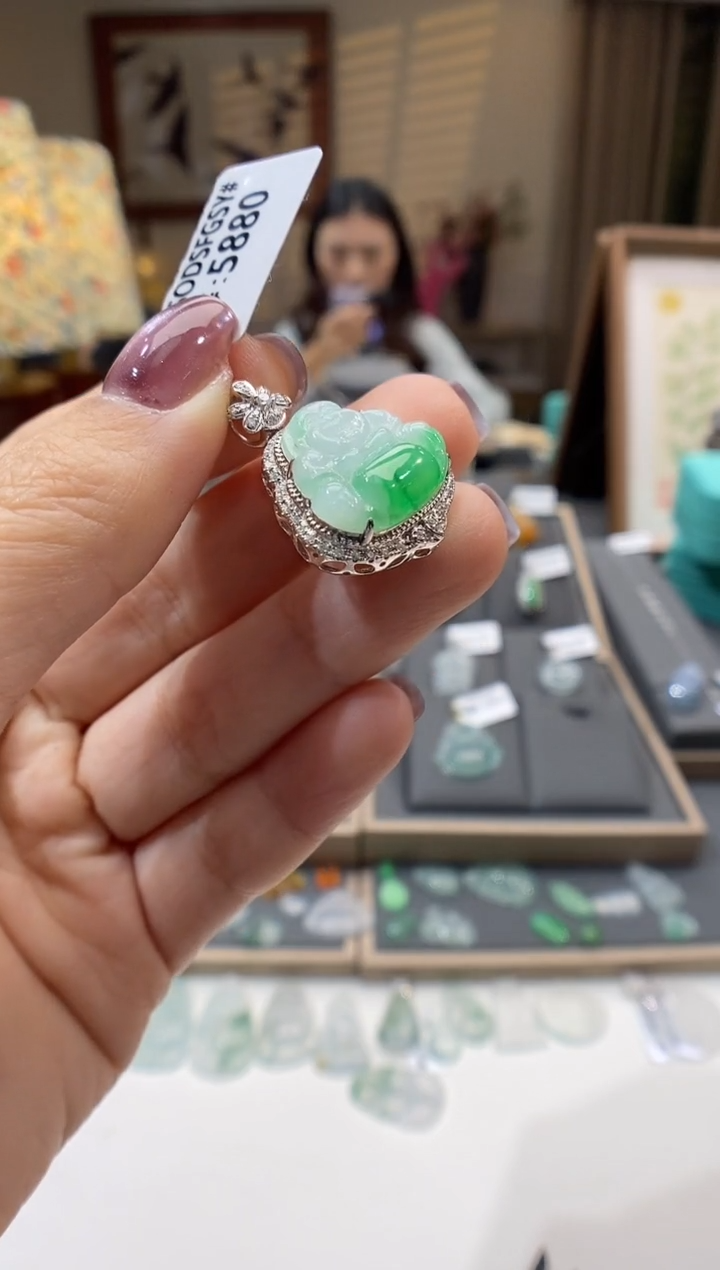 【闪购商品】翡翠颈饰18K金镶嵌佛公