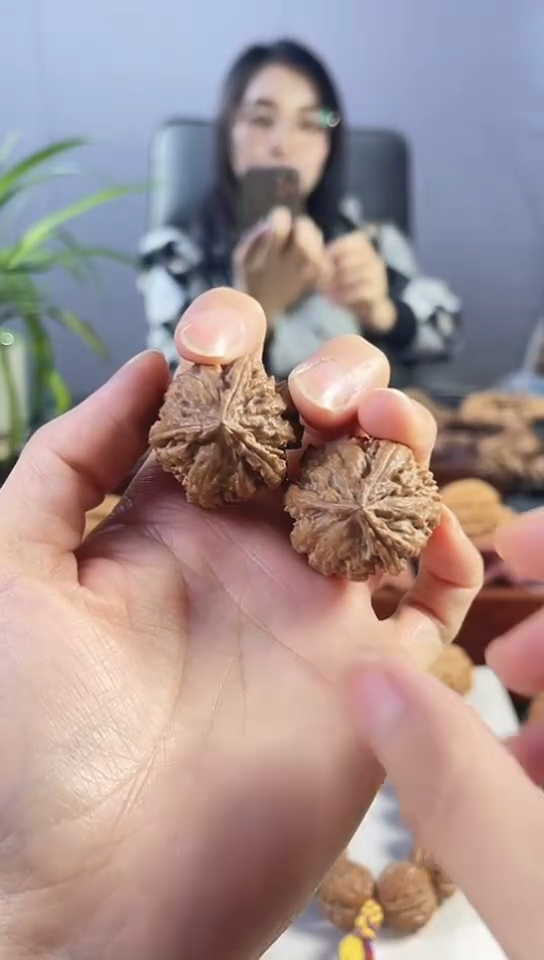 把件文玩核桃36号三棱楸核手捻