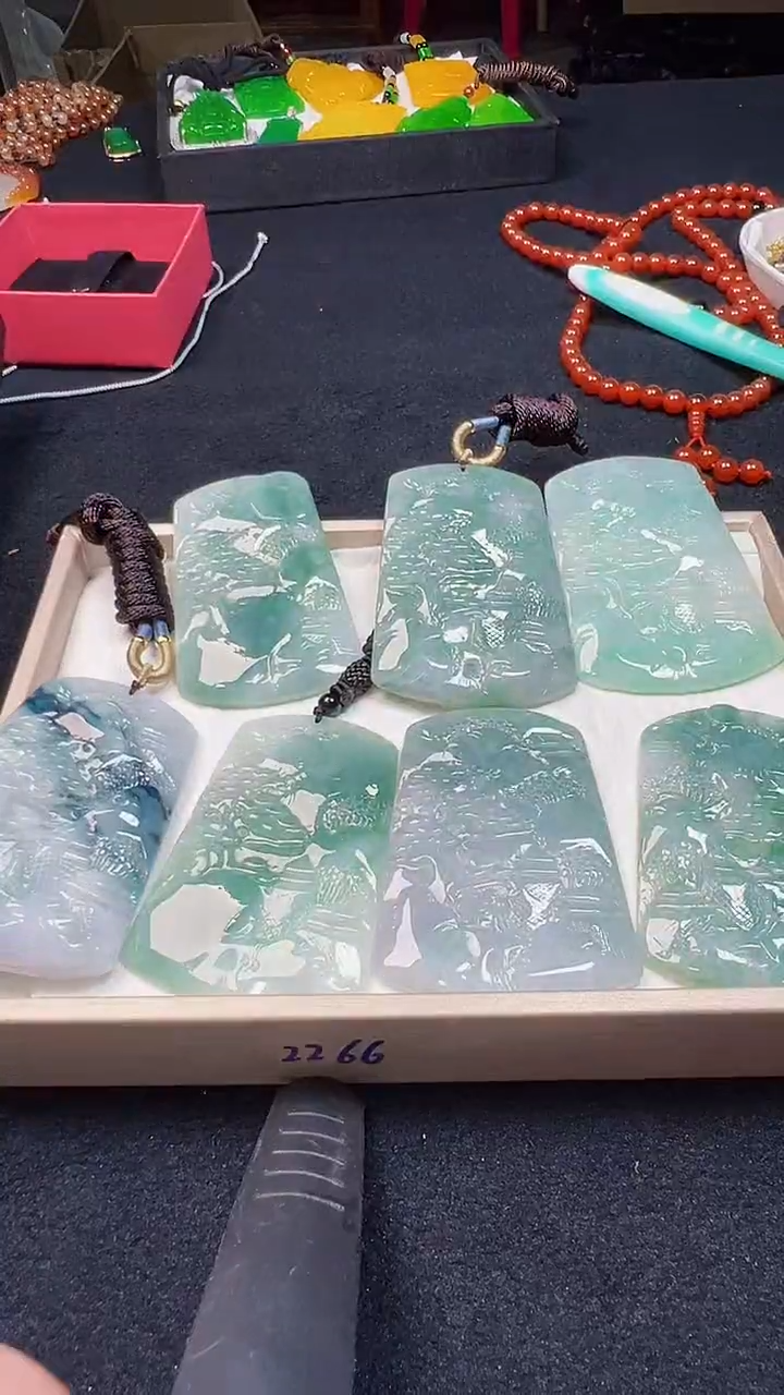 翡翠未镶嵌颈饰2133天然翡翠山水牌带绳多样性随机发一个