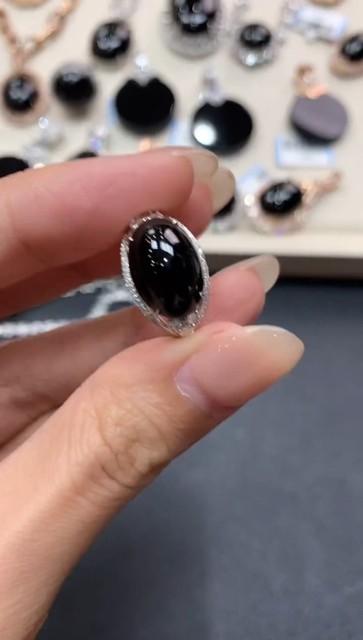 【闪购商品】翡翠戒指18K金镶嵌w166      