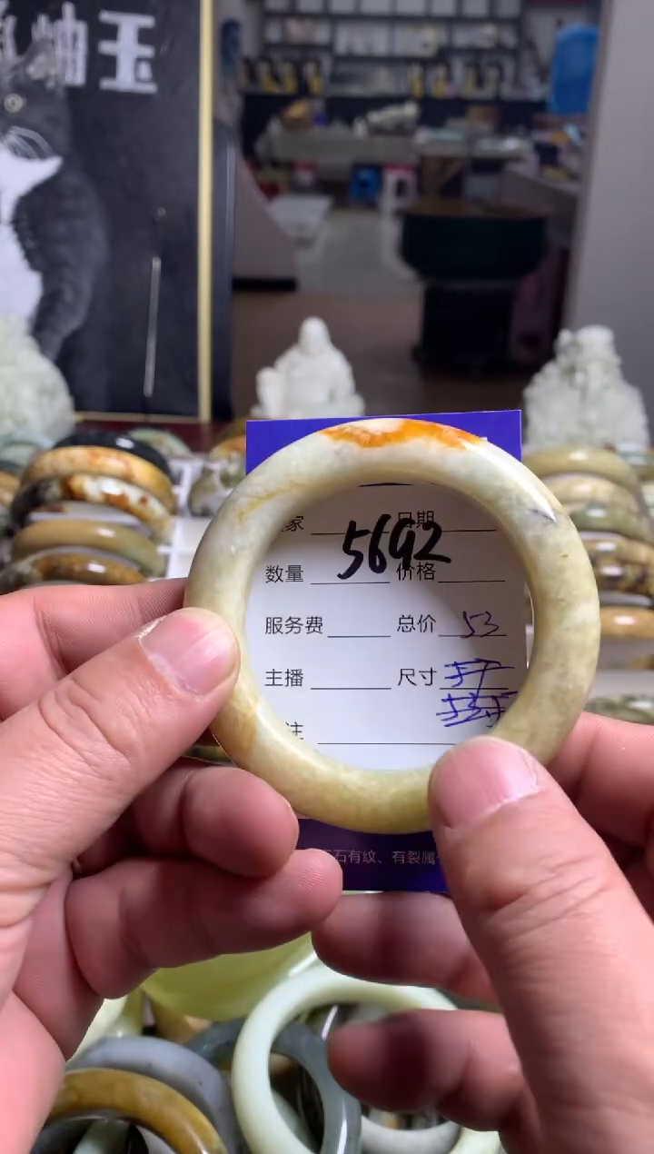 【闪购商品】蛇纹石玉手镯未镶嵌5692