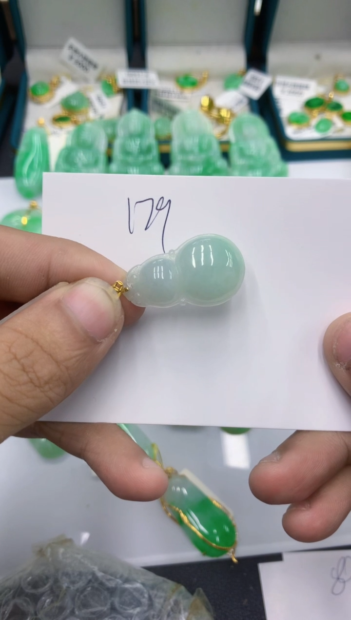 颈饰18K金镶嵌翡翠琴**欢1111111111