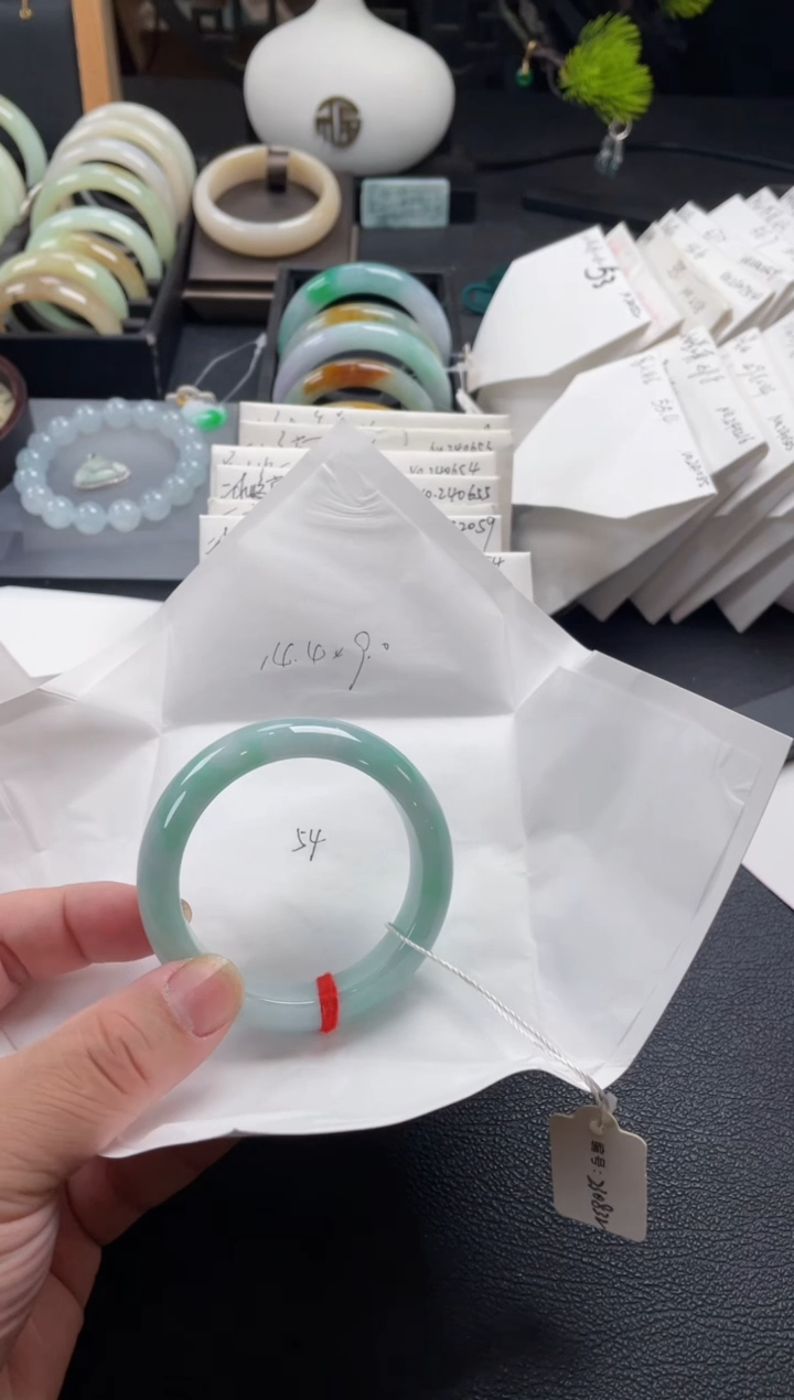 【闪购商品】翡翠手镯未镶嵌54正圈 有纹
