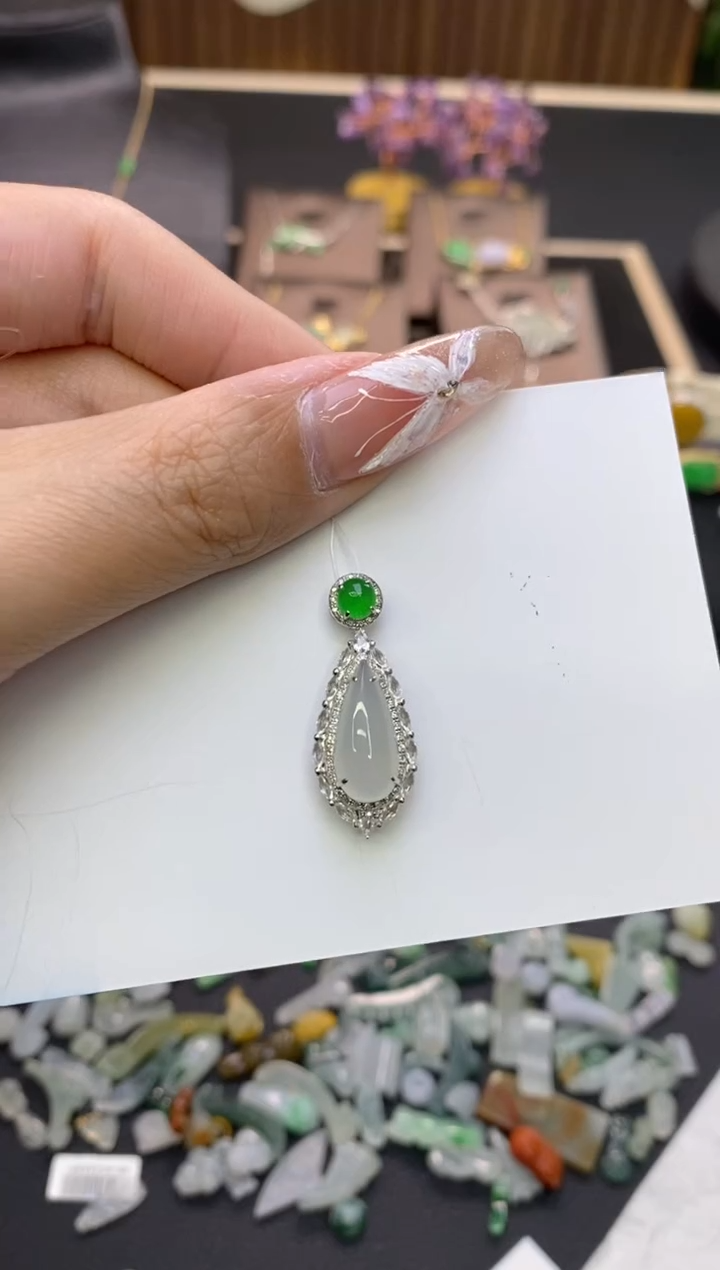 【闪购商品】翡翠颈饰18K金镶嵌净货16246