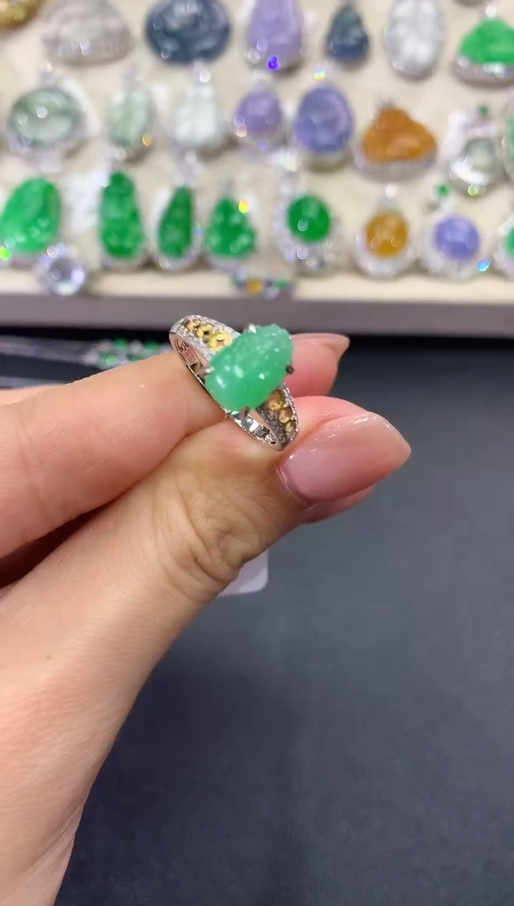 【闪购商品】翡翠戒指18K金镶嵌a85       