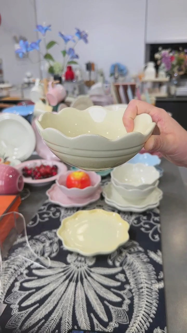 【闪购商品】瓷鹅绒黄炻彩花边碗14cm